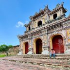 Hitchhiking in Vietnam: Hue