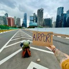 Hitchhiking in Singapore: Changi Airport – Dinossaur Mile – East Coast Park G Camping